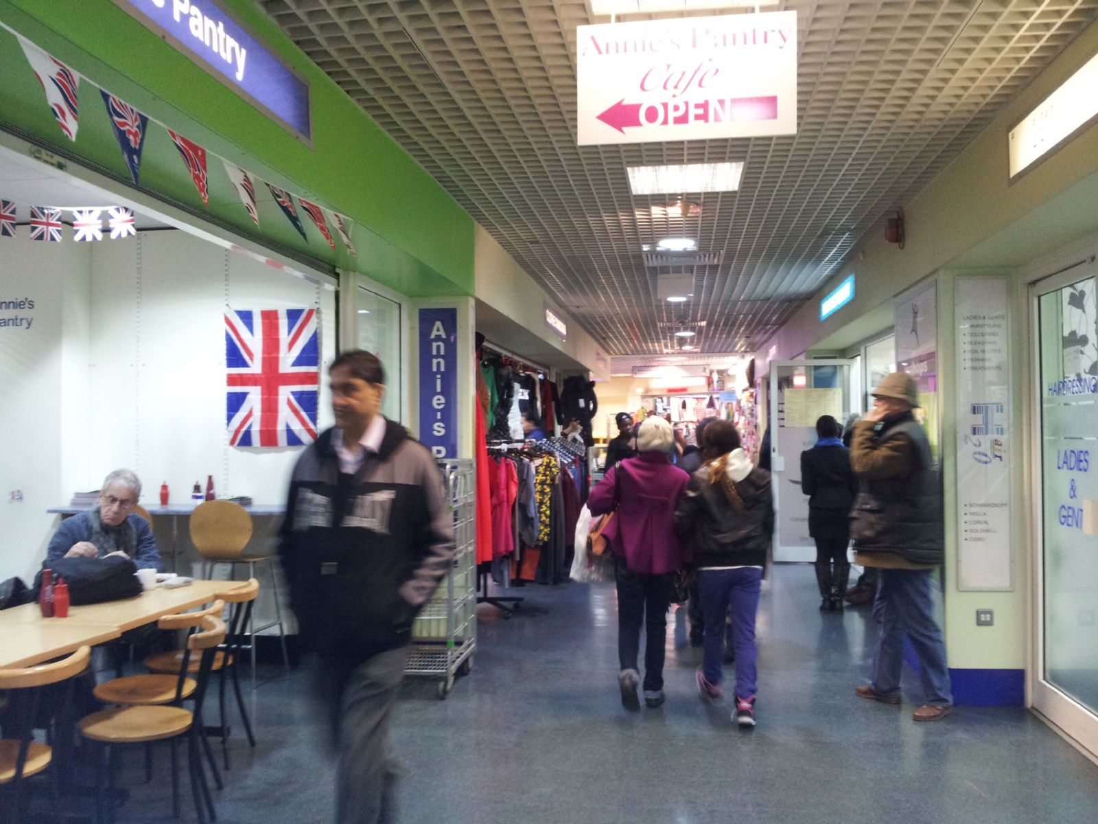 STRATFORD SHOPPING CENTRE